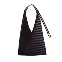 Pleated Y Bag Claudia Black