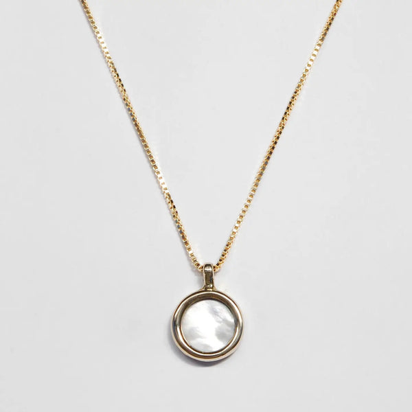 Mare Necklace in Mother of Pearl