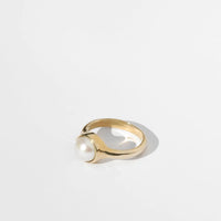 Colina Ring with White Pearl in Brass