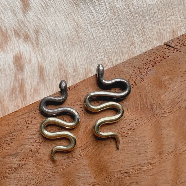 Ombre Snake Studs