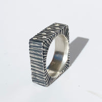 Vertical Dig Textured Ring with 7 Diamonds: Size 6.5